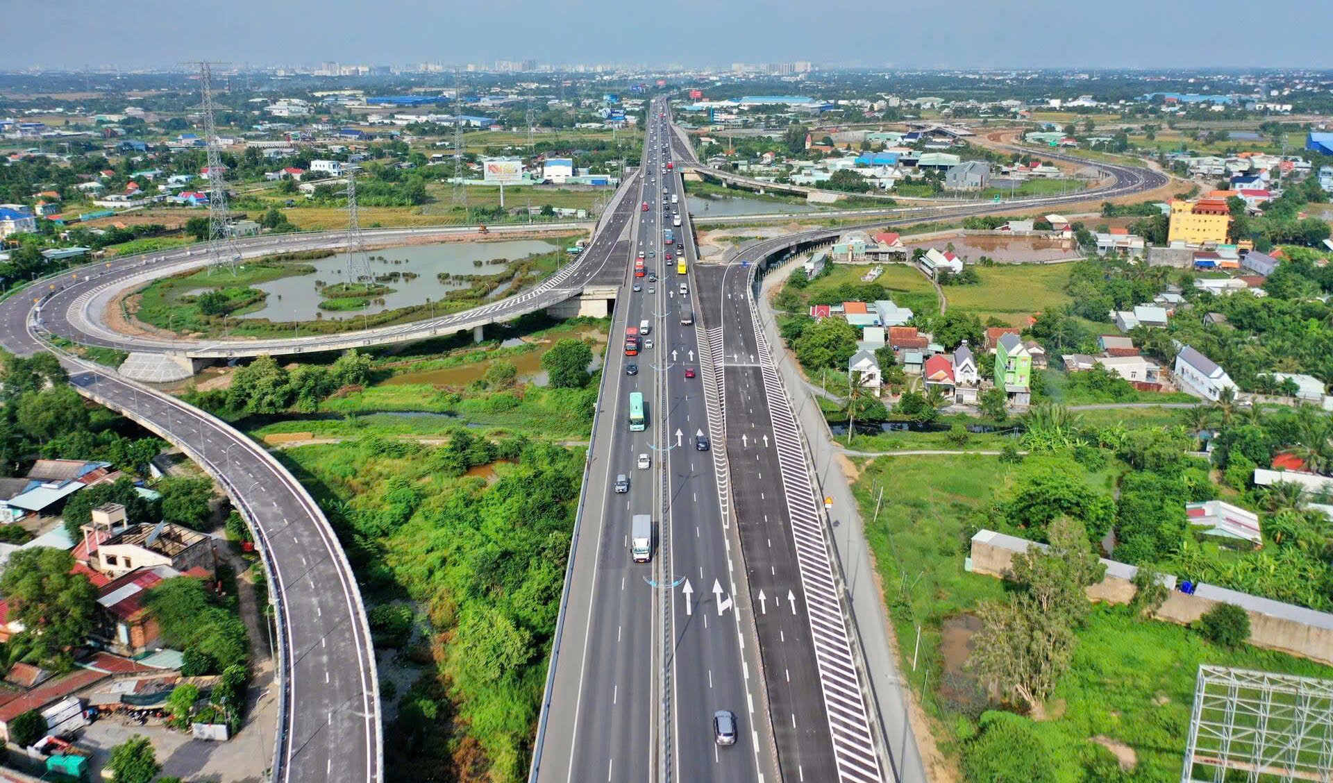 Liên tục xúc tiến đầu tư hạ tầng quy mô lớn, chuyên gia dự báo bất ngờ về thị trường BĐS khu Tây Tp.HCM- Ảnh 1.