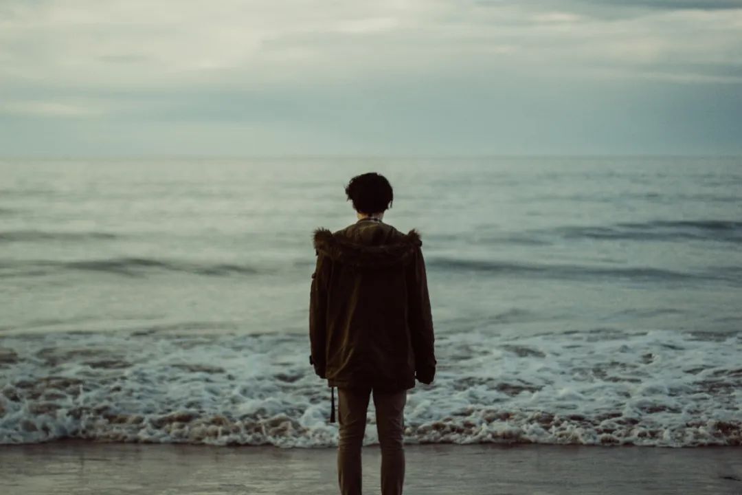 Chứng kiến câu chuyện trên tàu điện ngầm, tôi hiểu ra: Không phải người lớn tuổi nào cũng đáng kính, không phải người giàu nào cũng có văn hoá!- Ảnh 2.