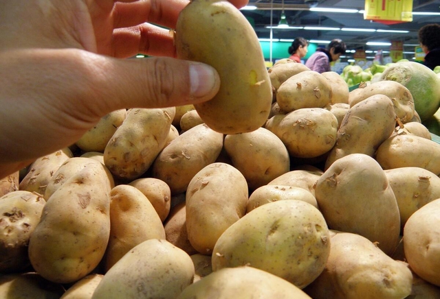 Ra chợ nhớ 5 nguyên tắc “cũ nhưng vàng” này để chọn được khoai tây ngon, bở, giàu dinh dưỡng- Ảnh 2.