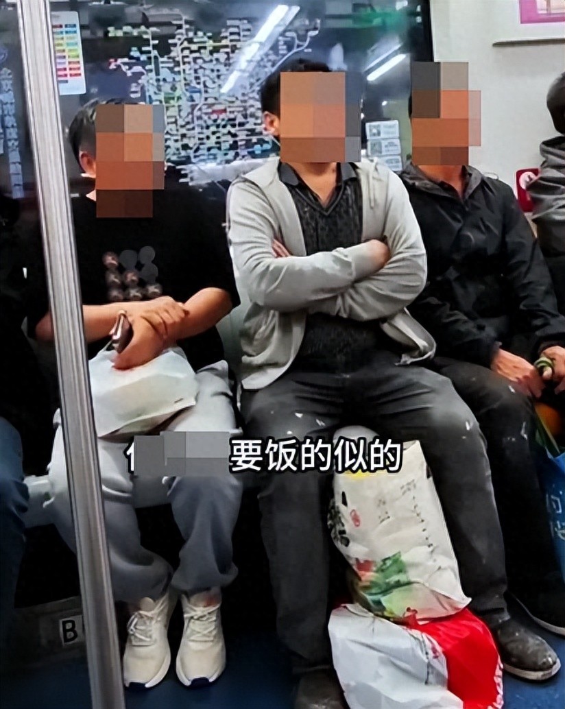 Chứng kiến câu chuyện trên tàu điện ngầm, tôi hiểu ra: Không phải người lớn tuổi nào cũng đáng kính, không phải người giàu nào cũng có văn hoá!- Ảnh 1.