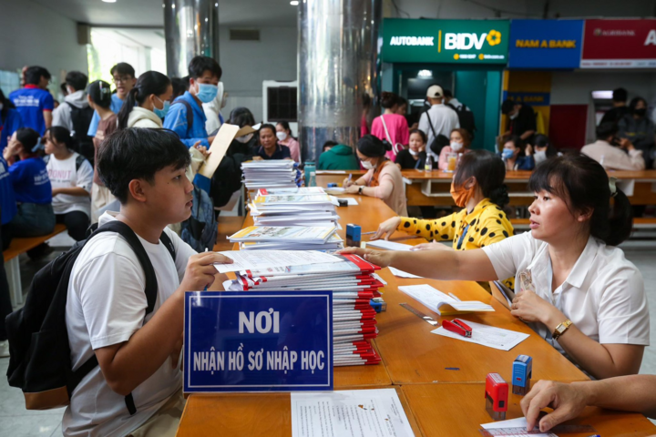 Các trường đại học kinh tế top đầu đồng loạt tăng học phí 2025- Ảnh 1. Các trường đại học kinh tế top đầu đồng loạt tăng học phí 2025- Ảnh 1.
