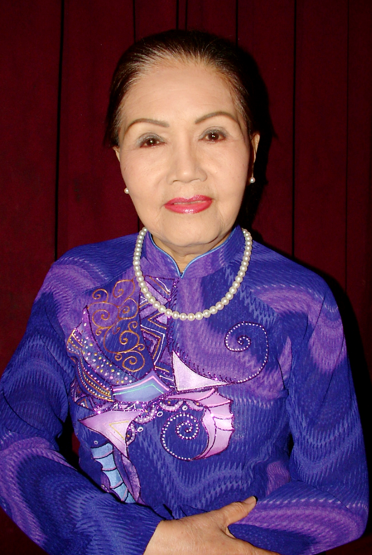“Tổ nghề sân khấu” ai cũng nể: Xuống 1 câu vọng cổ, khán giả kẹp tiền vào nan quạt ném từ dưới lên- Ảnh 5. “Tổ nghề sân khấu” ai cũng nể: Xuống 1 câu vọng cổ, khán giả kẹp tiền vào nan quạt ném từ dưới lên- Ảnh 5.
