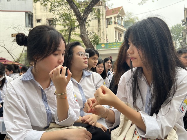Trách nhiệm của thí sinh trong Kỳ thi Tốt nghiệp THPT và những vật dụng bị cấm mang vào phòng thi- Ảnh 1.