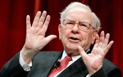 Warren Buffett tiết lộ gây choáng: Tim Cook mang về cho Berkshire Hathayway núi tiền nhiều hơn bất kỳ khoản nào ông kiếm được trong suốt 60 năm làm CEO- Ảnh 1.