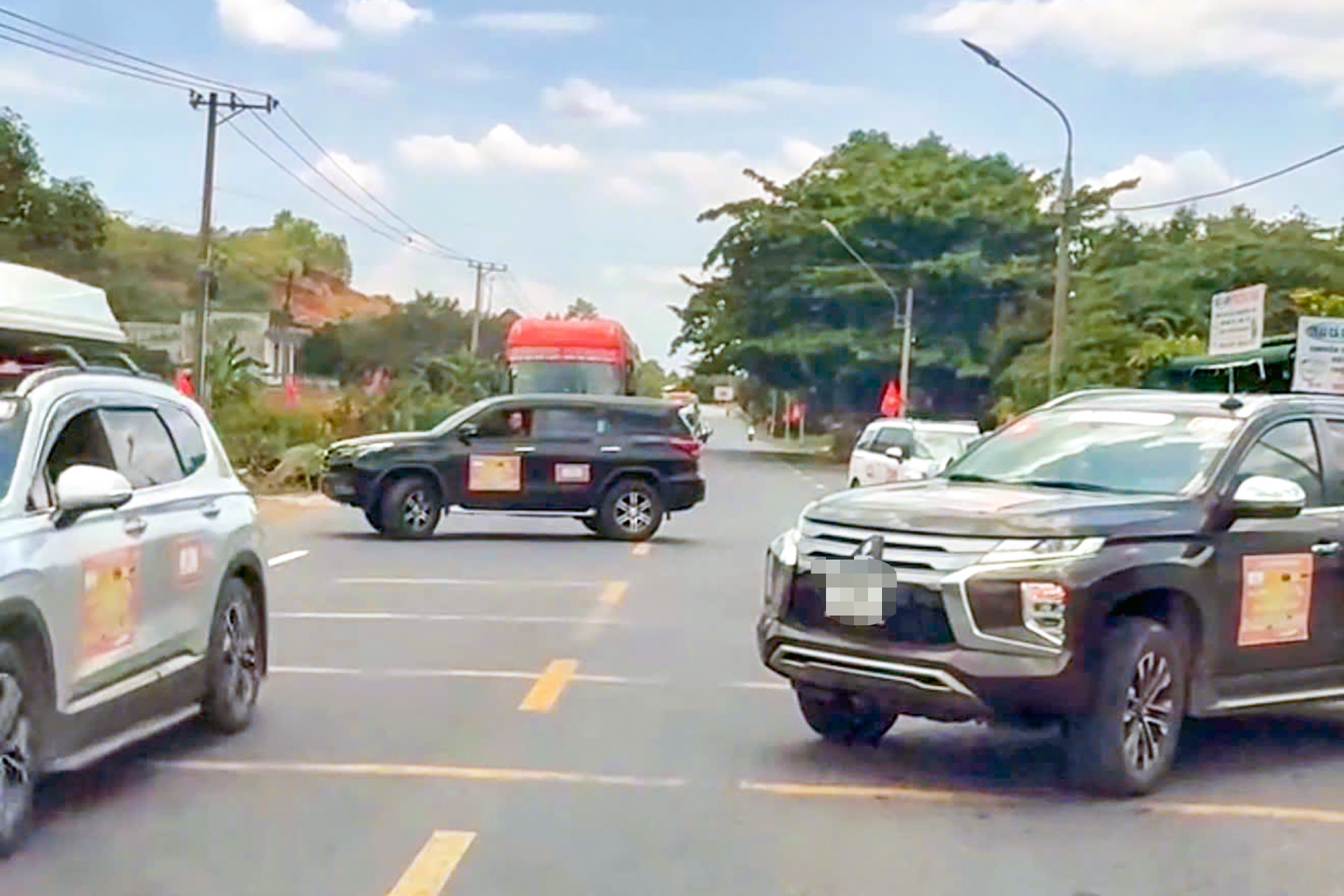 Vụ chặn quốc lộ cho đoàn xe doanh nhân qua đường: Phát hiện thêm vi phạm- Ảnh 1.