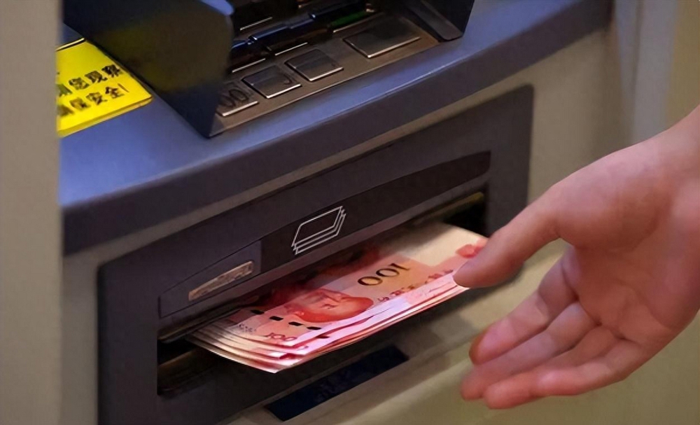 Nam sinh nhận bản án 8 năm tù vì số tiền 3,5 tỷ đồng chuyển khoản nhầm, gia đình 