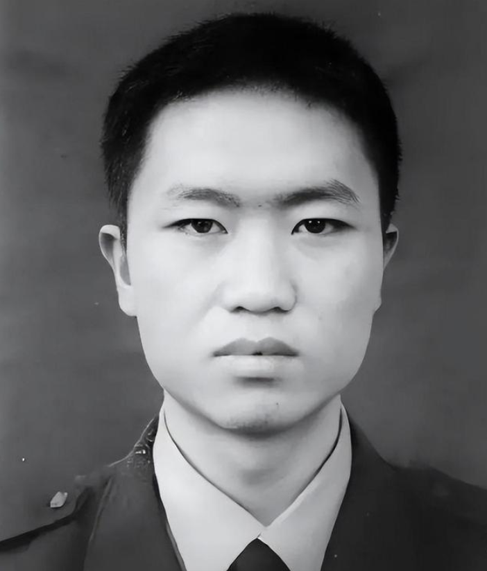 Nam sinh nhận bản án 8 năm tù vì số tiền 3,5 tỷ đồng chuyển khoản nhầm, gia đình 