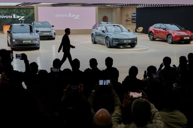 Xe điện giá như ‘hàng chợ’: Toyota mở bán chiếc SUV có cửa sổ trời giá 389 triệu đồng, chỉ một nơi duy nhất trên thế giới có thể mua được- Ảnh 2.