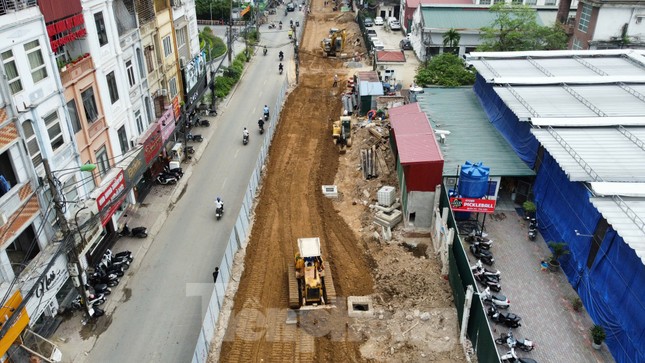 Hà Nội kiểm tra nhà 'siêu mỏng, siêu méo' trên đường Nguyễn Tuân mở rộng- Ảnh 2. Hà Nội kiểm tra nhà 'siêu mỏng, siêu méo' trên đường Nguyễn Tuân mở rộng- Ảnh 2.