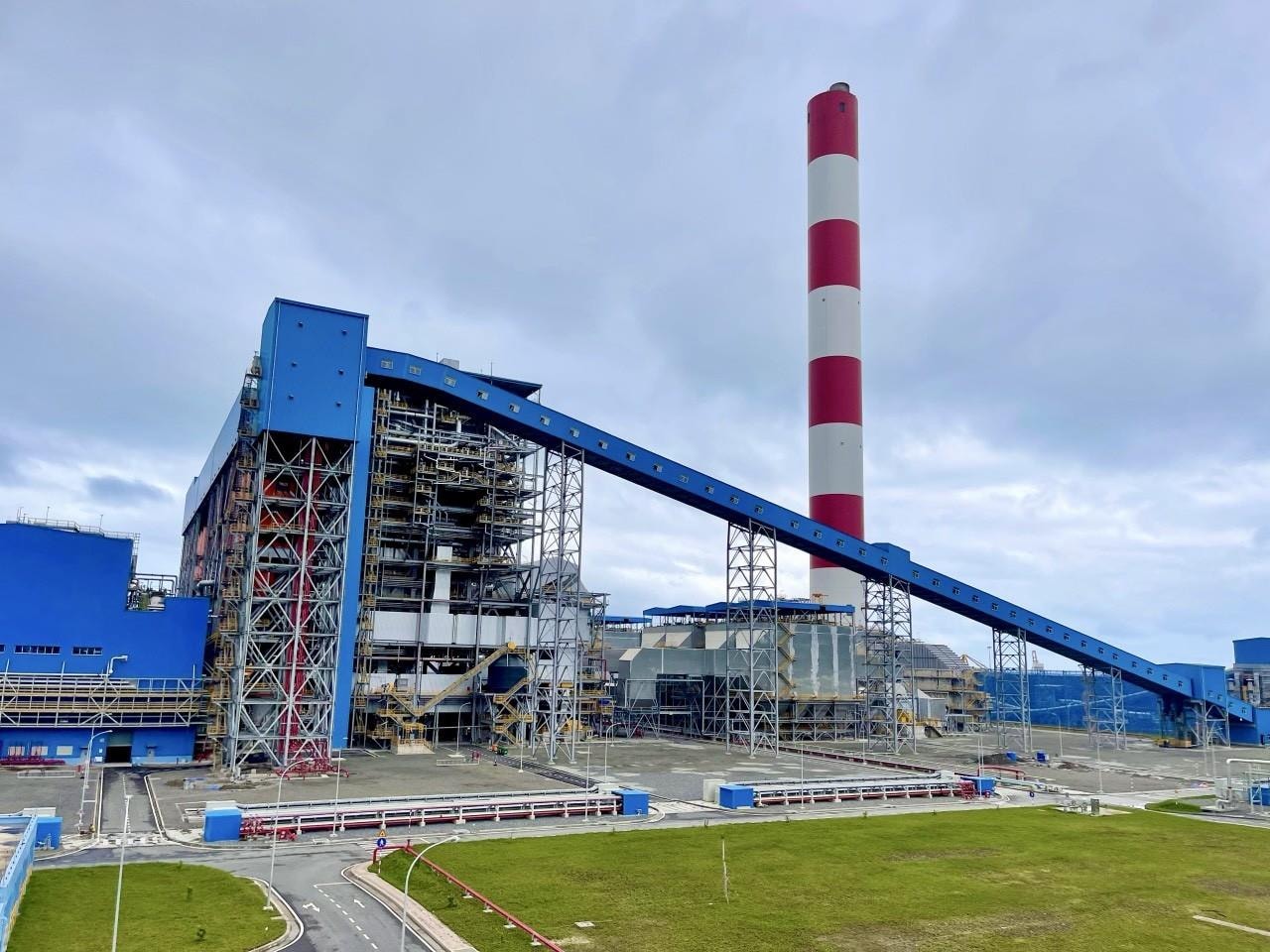 Tập đoàn Nhật Sumitomo sẽ bán 50% vốn nhà máy nhiệt điện than 2,58 tỷ USD, lợi nhuận nghìn tỷ/năm tại Khánh Hòa- Ảnh 1. Tập đoàn Nhật Sumitomo sẽ bán 50% vốn nhà máy nhiệt điện than 2,58 tỷ USD, lợi nhuận nghìn tỷ/năm tại Khánh Hòa- Ảnh 1.