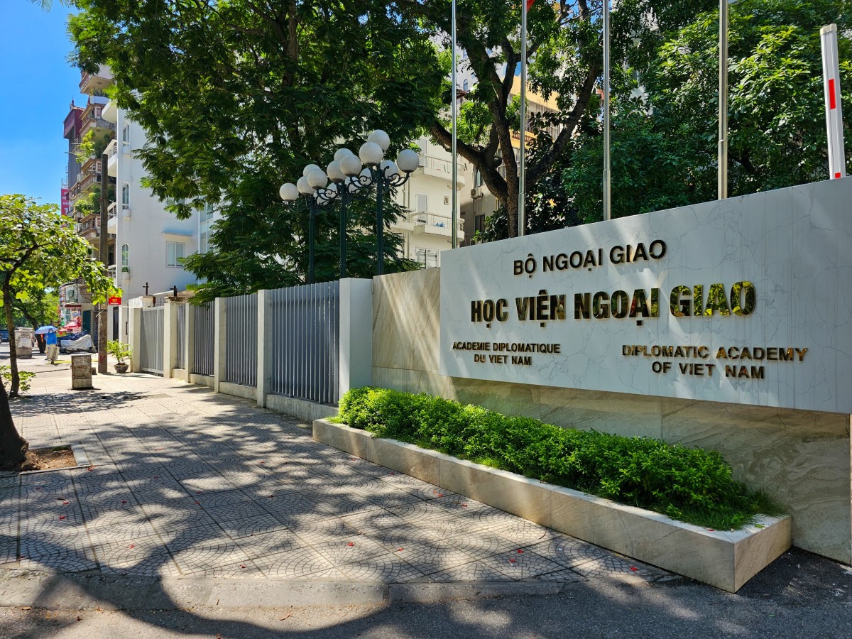 5 ngành có điểm chuẩn CAO NHẤT kỳ thi tốt nghiệp THPT 2024, phụ huynh lấy giấy bút ghi ngay để tham khảo!- Ảnh 2. 5 ngành có điểm chuẩn CAO NHẤT kỳ thi tốt nghiệp THPT 2024, phụ huynh lấy giấy bút ghi ngay để tham khảo!- Ảnh 2.