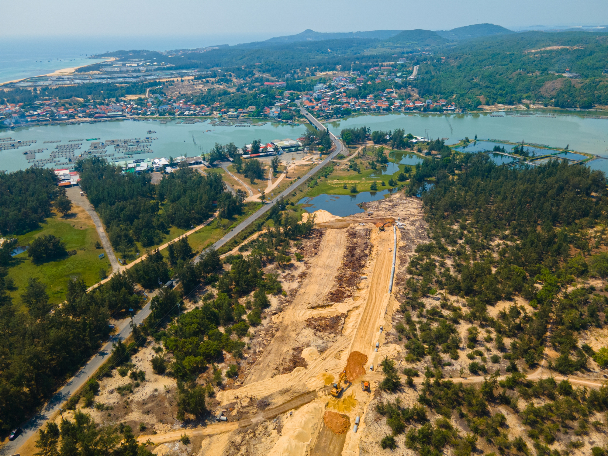 Toàn cảnh tuyến đường đang xây dựng qua “thiên đường hải sản”, đang được mời gọi đầu tư 2 dự án 5.700 tỷ đồng- Ảnh 11.