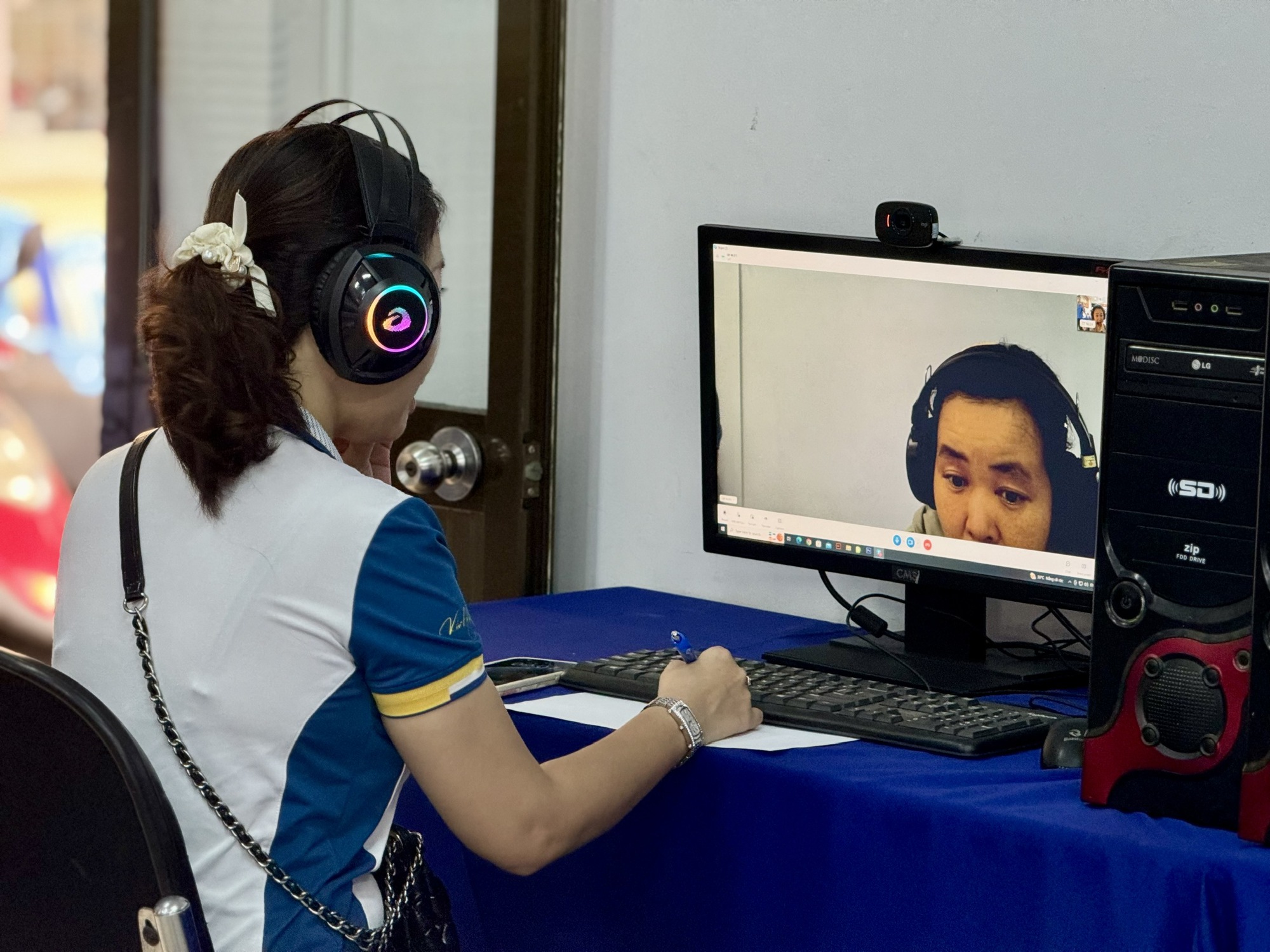 Mất tiền oan với chiêu tuyển dụng "việc nhẹ lương cao" trên mạng xã hội- Ảnh 1.