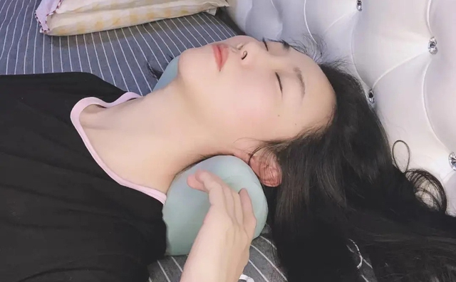 Gối có hạn sử dụng không? Nếu thấy 3 đặc điểm này, tiếc mấy cũng bỏ đi kẻo sau này hối hận cũng bằng thừa!- Ảnh 2. Gối có hạn sử dụng không? Nếu thấy 3 đặc điểm này, tiếc mấy cũng bỏ đi kẻo sau này hối hận cũng bằng thừa!- Ảnh 2.