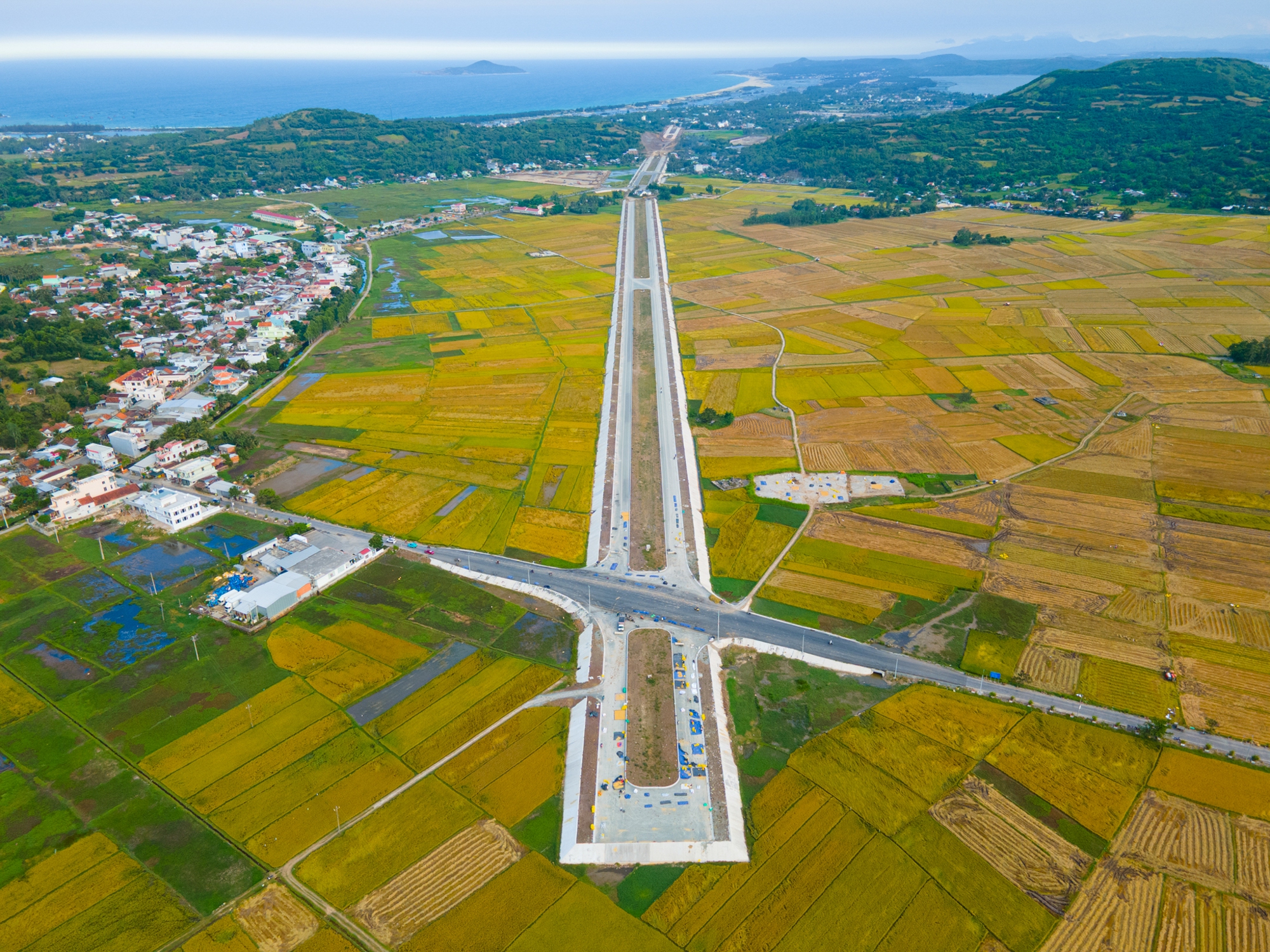 Toàn cảnh tuyến đường đang xây dựng qua “thiên đường hải sản”, đang được mời gọi đầu tư 2 dự án 5.700 tỷ đồng- Ảnh 9.