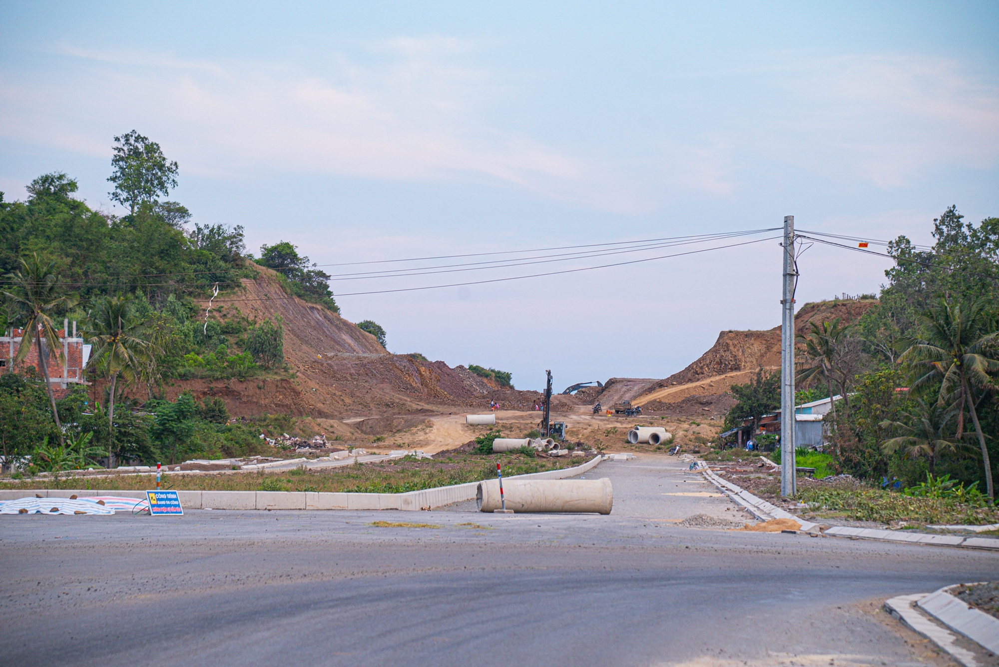 Toàn cảnh tuyến đường đang xây dựng qua “thiên đường hải sản”, đang được mời gọi đầu tư 2 dự án 5.700 tỷ đồng- Ảnh 7.