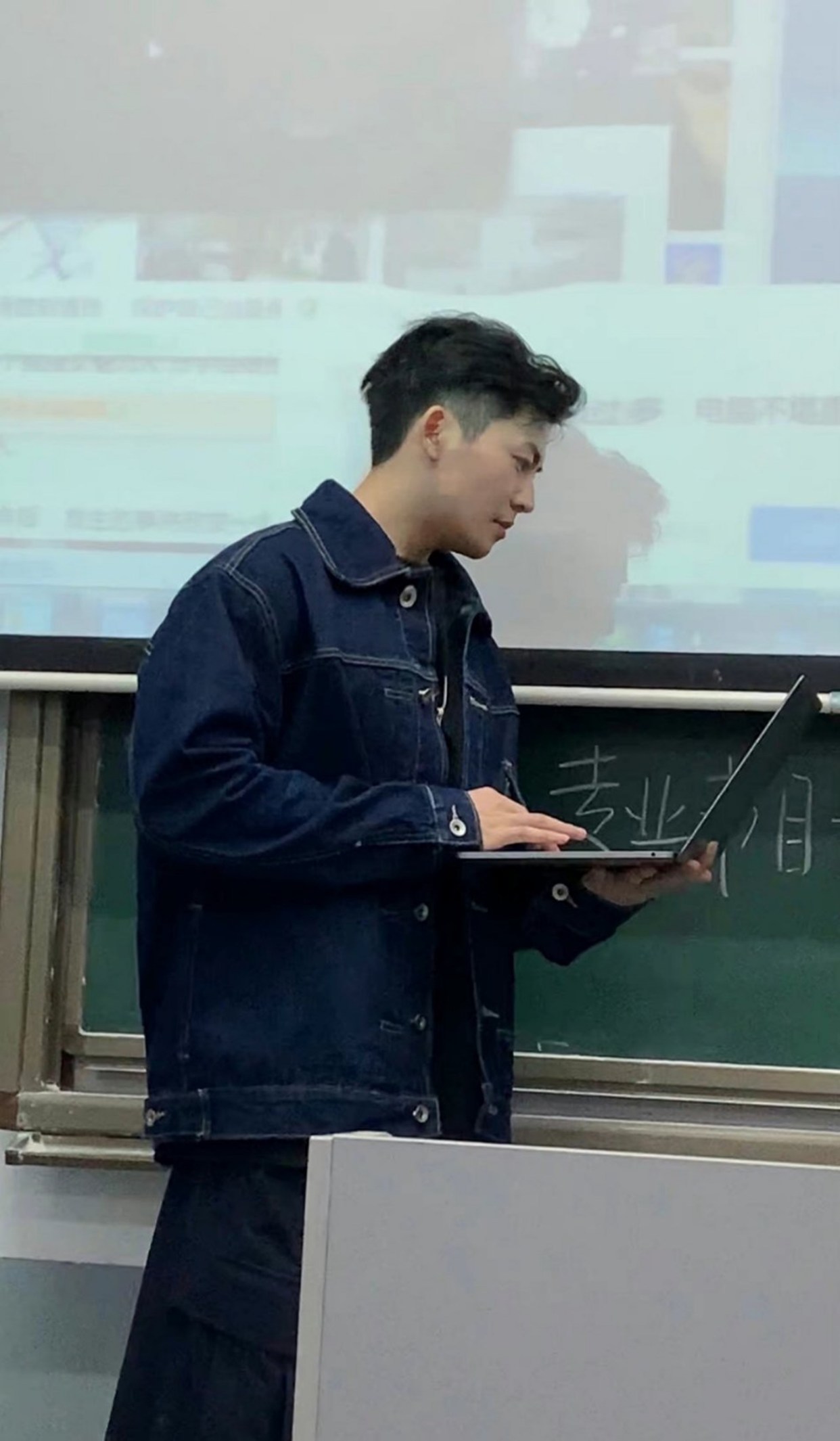 Mơ làm giảng viên ĐH để vừa oai vừa giàu vừa được show thần thái trên giảng đường? Đọc kỹ 1001 ải trước khi mơ!- Ảnh 1. Mơ làm giảng viên ĐH để vừa oai vừa giàu vừa được show thần thái trên giảng đường? Đọc kỹ 1001 ải trước khi mơ!- Ảnh 1.