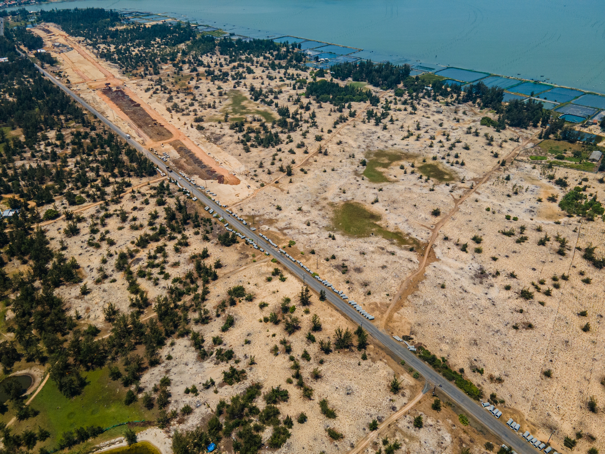 Toàn cảnh tuyến đường đang xây dựng qua “thiên đường hải sản”, đang được mời gọi đầu tư 2 dự án 5.700 tỷ đồng- Ảnh 15.