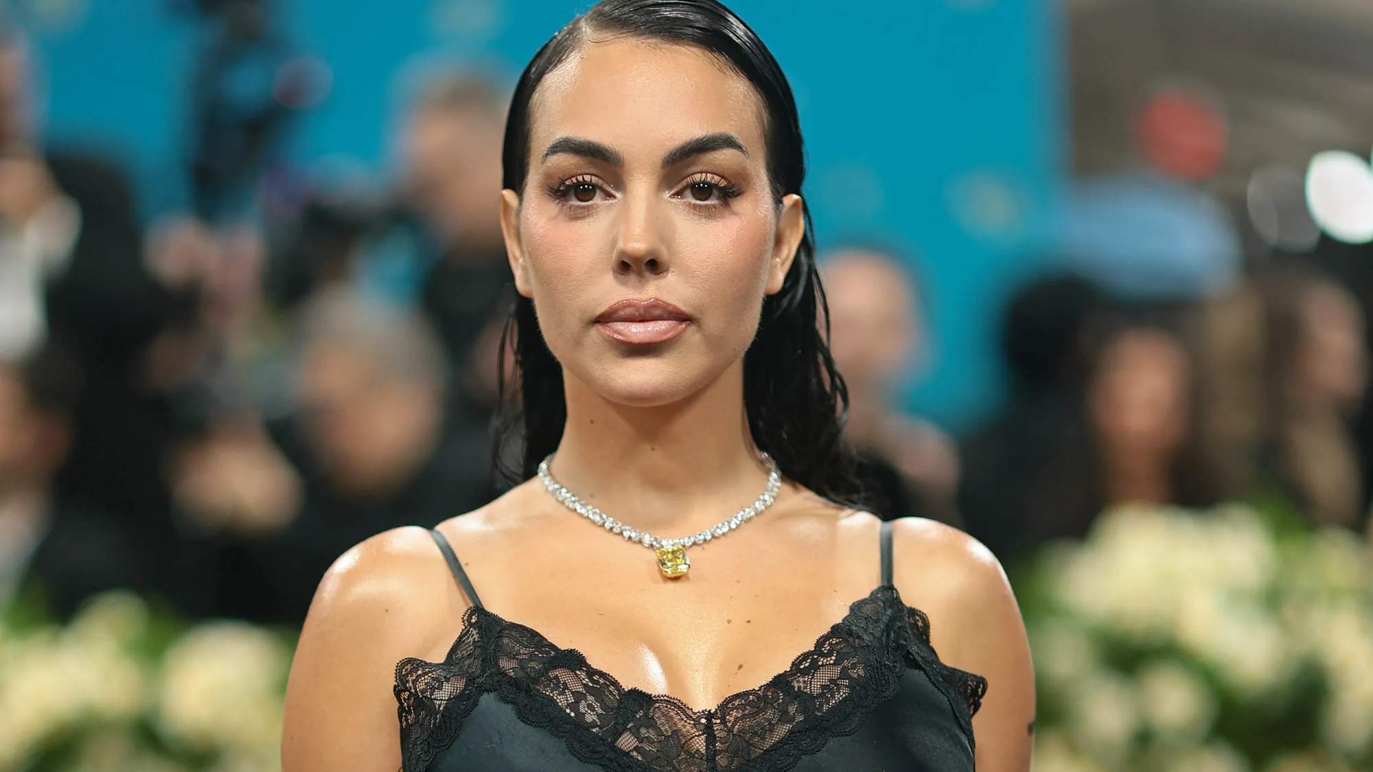 Met Gala 2025: Tôn vinh tinh hoa sắc tộc qua ngôn ngữ thời trang xa xỉ- Ảnh 12. Met Gala 2025: Tôn vinh tinh hoa sắc tộc qua ngôn ngữ thời trang xa xỉ- Ảnh 12.