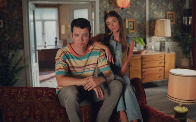 Xem phim Sex Education, tôi lấy giấy bút ra chép lại 1 câu quá hay, ai ngờ về sau nó lại giúp tôi vực dậy cậu con trai đang suy sụp- Ảnh 1.