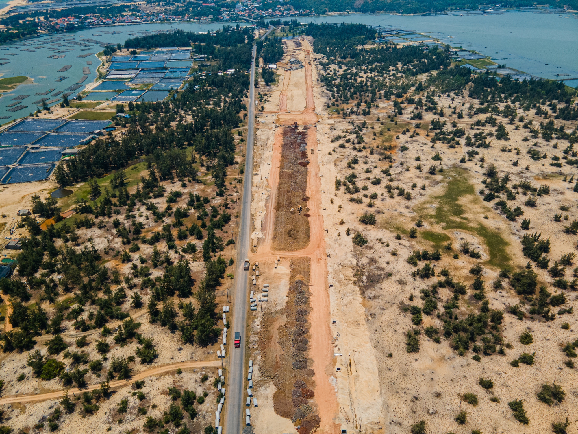 Toàn cảnh tuyến đường đang xây dựng qua “thiên đường hải sản”, đang được mời gọi đầu tư 2 dự án 5.700 tỷ đồng- Ảnh 12.