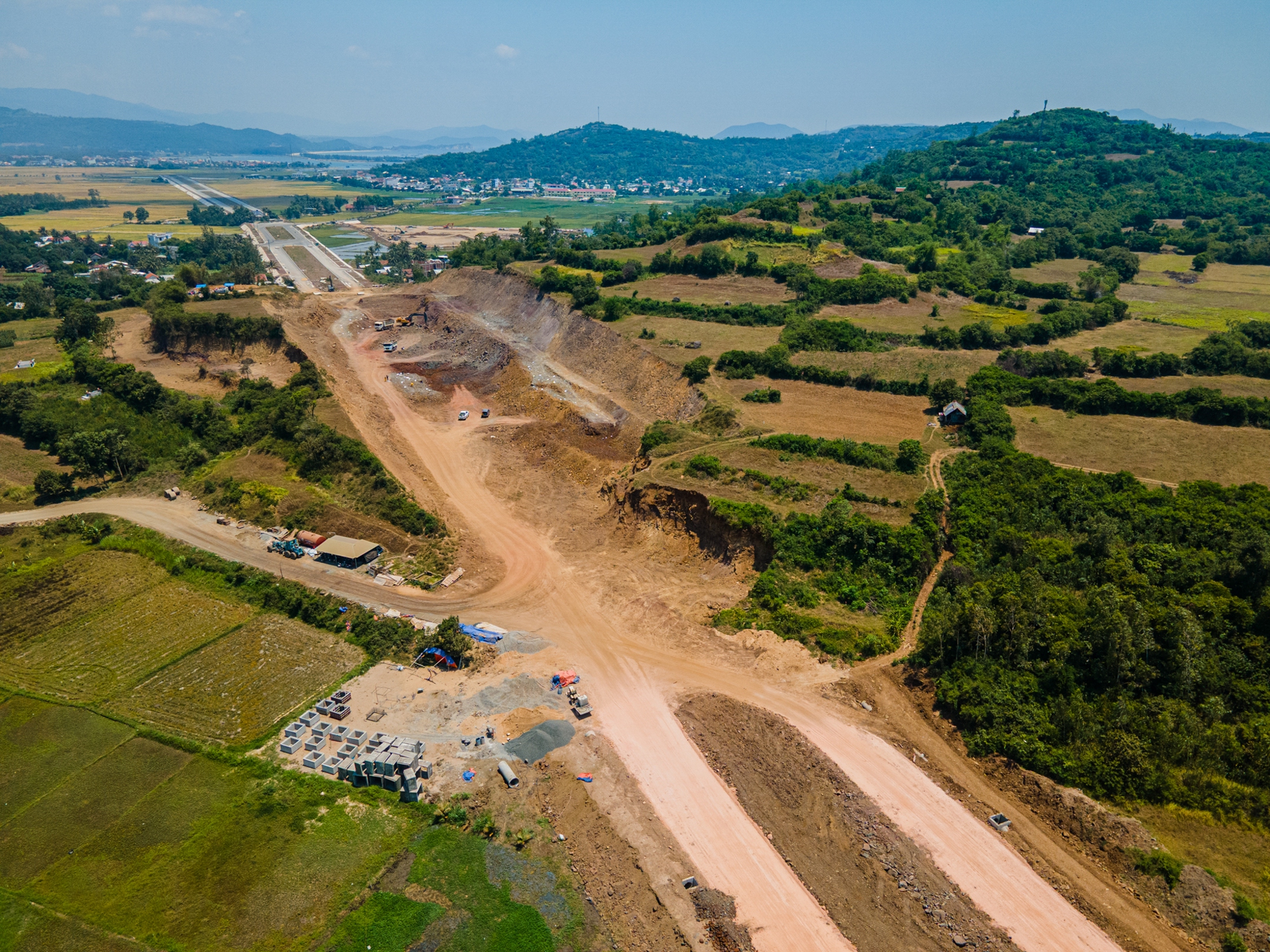 Toàn cảnh tuyến đường đang xây dựng qua “thiên đường hải sản”, đang được mời gọi đầu tư 2 dự án 5.700 tỷ đồng- Ảnh 17.