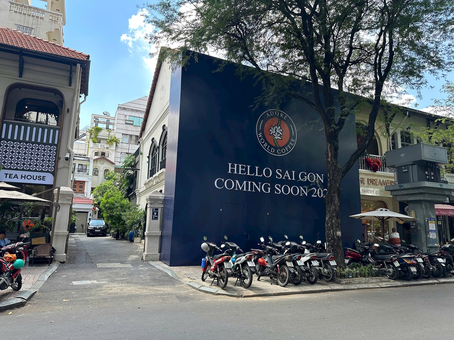 Chủ nhà 'mất' 5,6 tỷ sau 8 tháng bỏ trống mặt bằng Starbucks Reserve Hàn Thuyên: Danh tính 'đại gia' cứu tinh mới lộ diện- Ảnh 3. Chủ nhà 'mất' 5,6 tỷ sau 8 tháng bỏ trống mặt bằng Starbucks Reserve Hàn Thuyên: Danh tính 'đại gia' cứu tinh mới lộ diện- Ảnh 3.