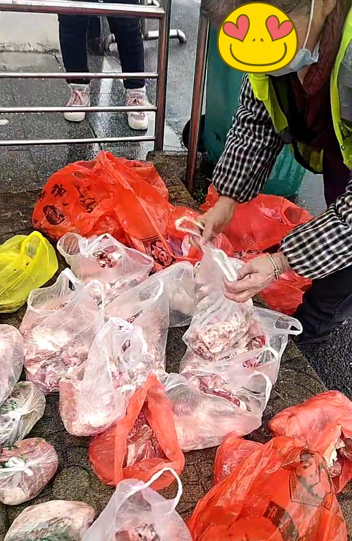 Thứ đựng trong bọc nilon buộc chặt, để cạnh thùng rác khiến ai cũng sững người về 1 kiểu vô ơn mới- Ảnh 2.