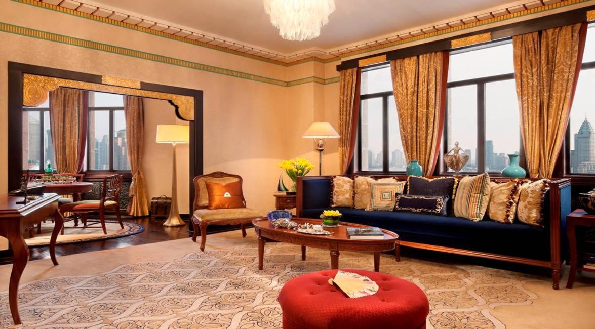 Thiếu gia sở hữu Fairmont Peace Hotel nổi tiếng xa hoa, bị đồn xuất hiện trong bộ dạng “ăn mày” là ai?- Ảnh 8.