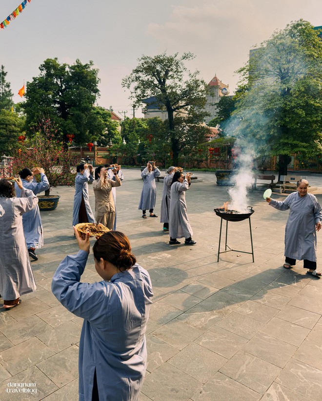 Phát hiện ngôi chùa ngay ở Hà Nội mang vẻ ngoài khác biệt: Du khách nhận xét cảnh như ở nước ngoài- Ảnh 11.