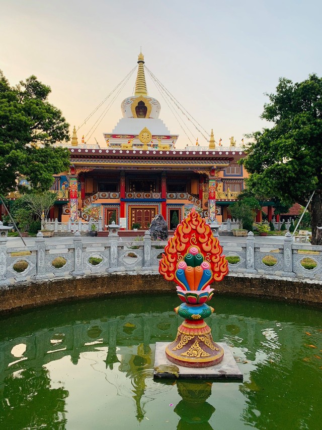 Phát hiện ngôi chùa ngay ở Hà Nội mang vẻ ngoài khác biệt: Du khách nhận xét cảnh như ở nước ngoài- Ảnh 2.