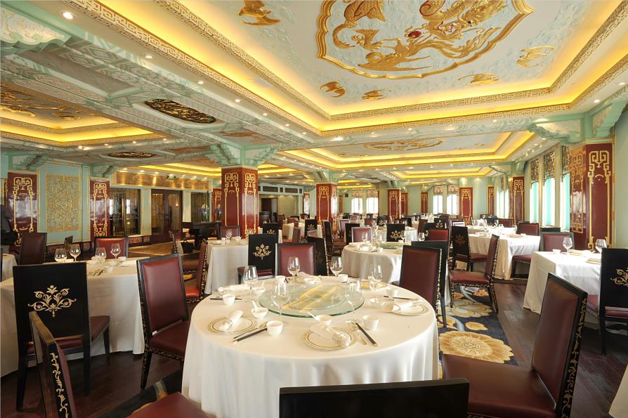 Thiếu gia sở hữu Fairmont Peace Hotel nổi tiếng xa hoa, bị đồn xuất hiện trong bộ dạng “ăn mày” là ai?- Ảnh 9.