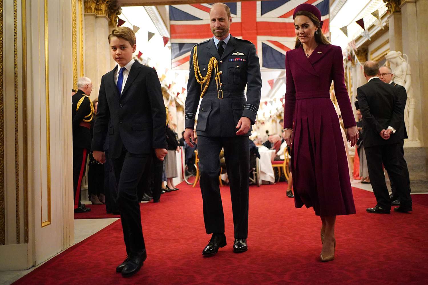 Hoàng tử George lần đầu tham dự tiệc trà Hoàng gia: Cột mốc quan trọng trên hành trình trở thành vị vua tương lai- Ảnh 1.