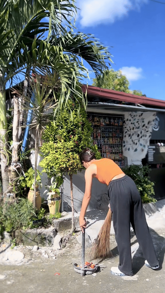 "Cuốc đất 5 phút thở không ra hơi, cày ruộng nửa ngày phải đi truyền nước": Ở phố mất job - ở quê mất sức- Ảnh 5.