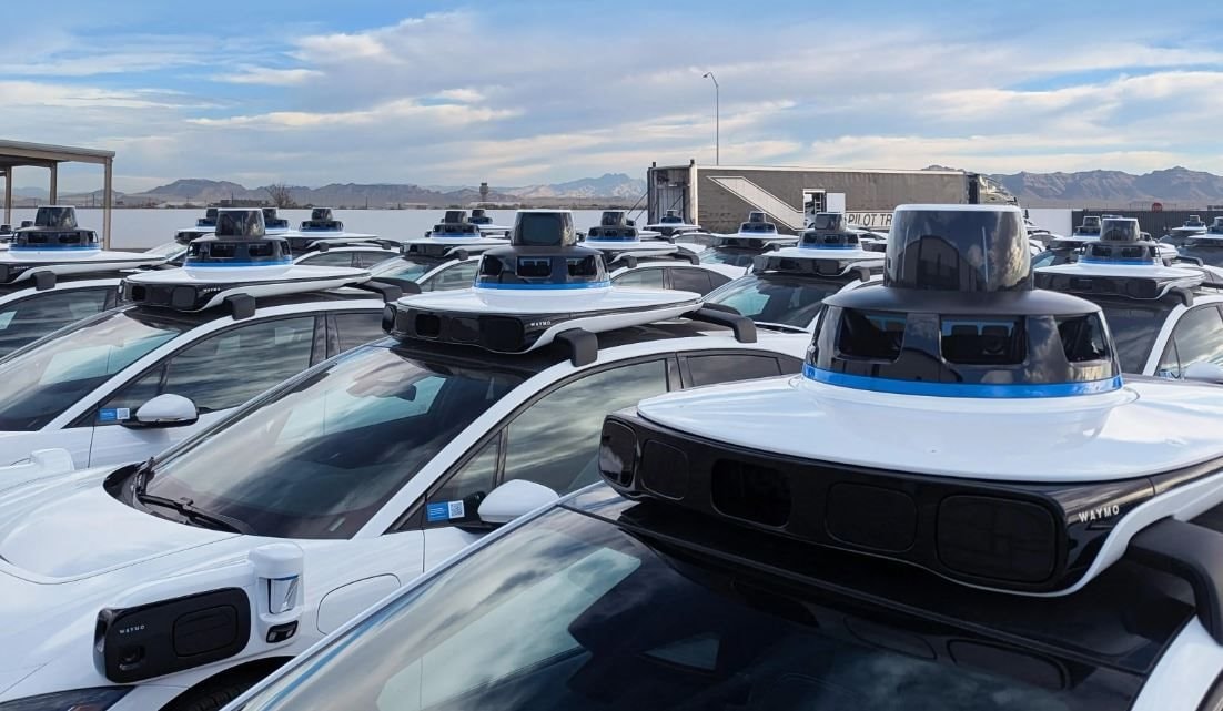 'Nhà máy robotaxi' khổng lồ của Alphabet: Dự cung cấp 250.000 chuyến/ngày, phục vụ hàng triệu khách/tuần, doanh thu hàng năm đạt 2 tỷ USD- Ảnh 1.