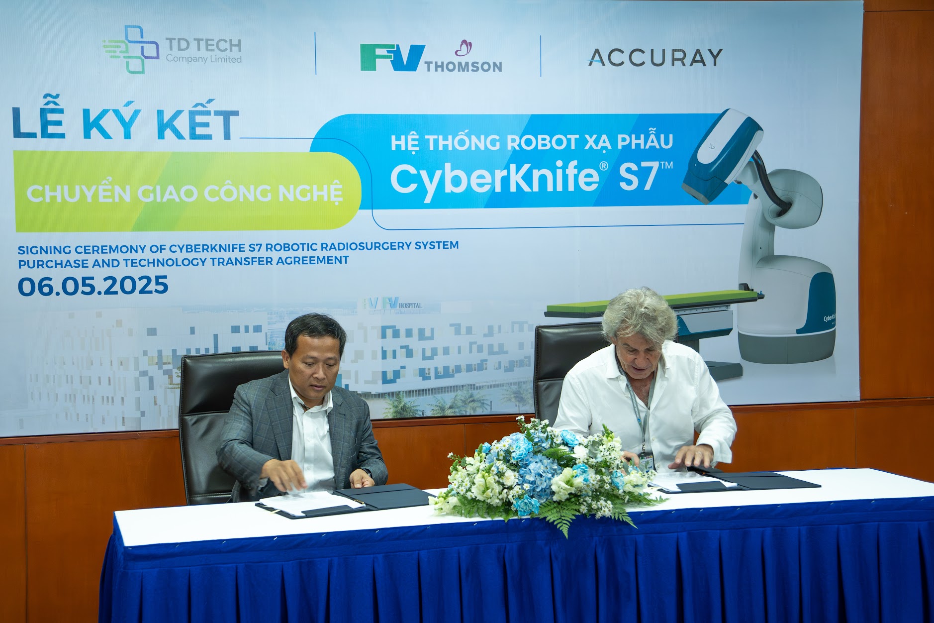 Thiết bị điều trị ung thư bằng Robot tích hợp AI có giá 200 tỷ, giúp rút ngắn thời gian xạ trị xuống 1/2 buổi so với liệu pháp truyền thống- Ảnh 1. Thiết bị điều trị ung thư bằng Robot tích hợp AI có giá 200 tỷ, giúp rút ngắn thời gian xạ trị xuống 1/2 buổi so với liệu pháp truyền thống- Ảnh 1.