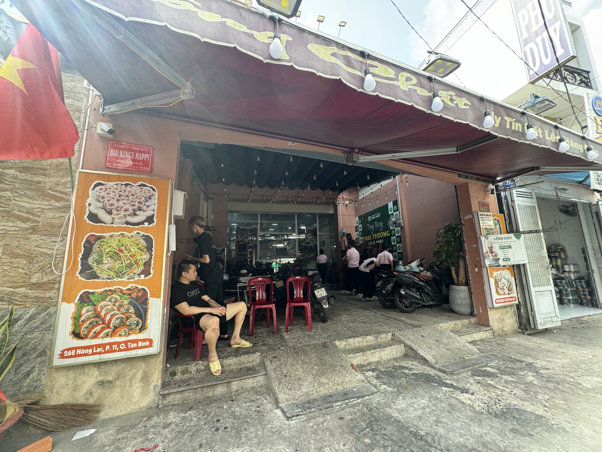 Cảnh tượng bất ngờ tại quán lòng se điếu nổi tiếng TP.HCM giữa lùm xùm, nhân viên thông báo "đã hết sạch đồ", không còn gì để bán- Ảnh 2.