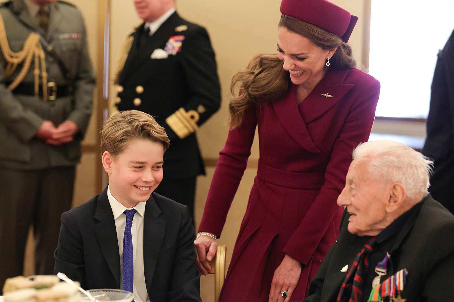 Hoàng tử George lần đầu tham dự tiệc trà Hoàng gia: Cột mốc quan trọng trên hành trình trở thành vị vua tương lai- Ảnh 3.