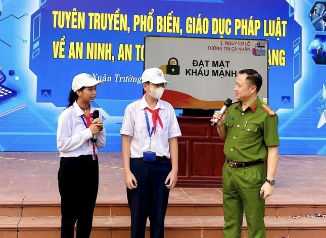 Bộ GD&ĐT cảnh báo thủ đoạn lôi kéo học sinh mở tài khoản ngân hàng để chiếm đoạt tài sản- Ảnh 1. Bộ GD&ĐT cảnh báo thủ đoạn lôi kéo học sinh mở tài khoản ngân hàng để chiếm đoạt tài sản- Ảnh 1.