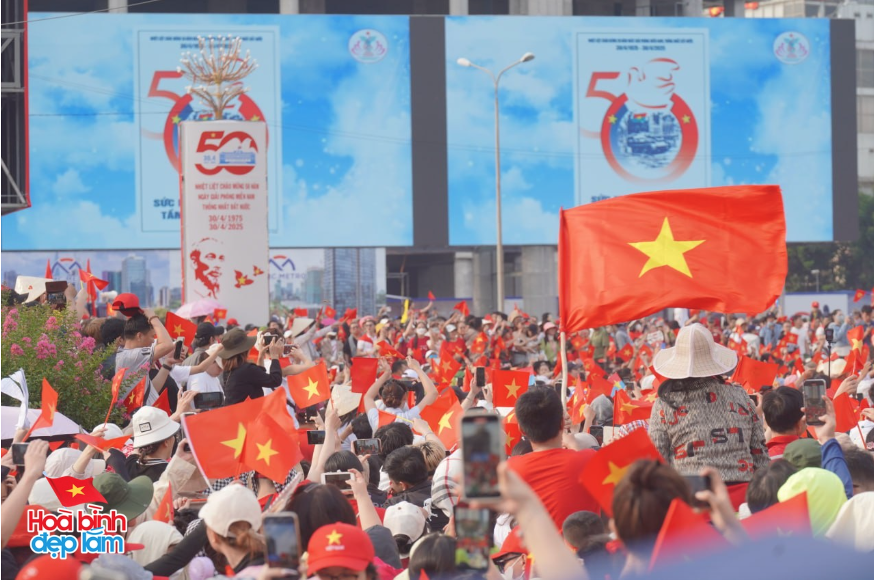 Còn tận 4 tháng nữa nhưng hàng loạt khách sạn tại Hà Nội đã kín phòng dịp 2/9, dân tình nô nức chuẩn bị cho "concert quốc gia"- Ảnh 1.