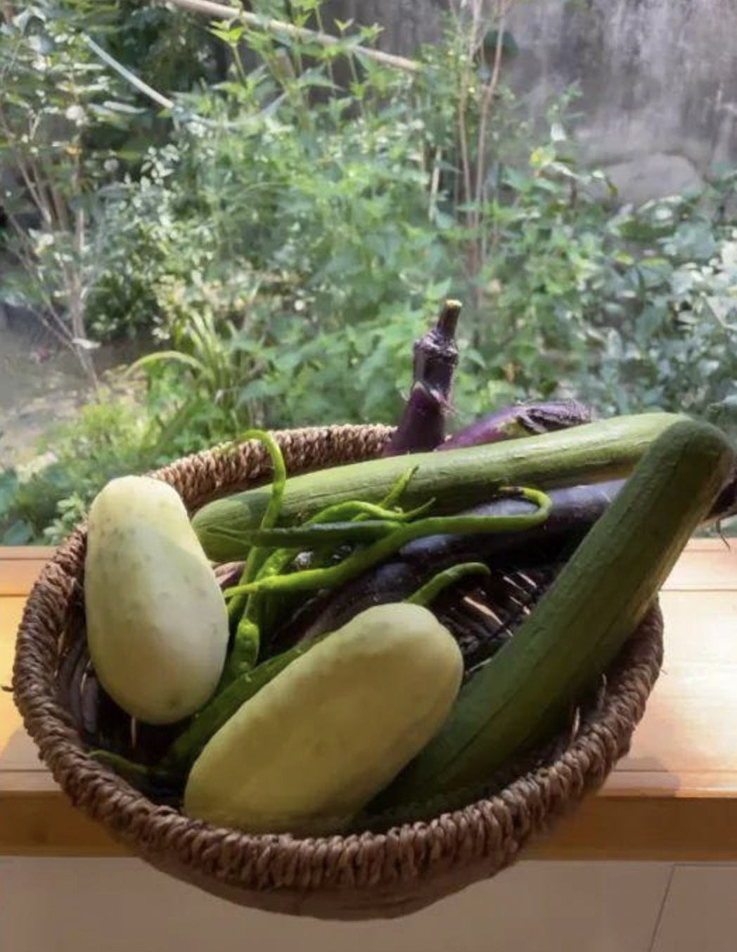 "Cuốc đất 5 phút thở không ra hơi, cày ruộng nửa ngày phải đi truyền nước": Ở phố mất job - ở quê mất sức- Ảnh 3.