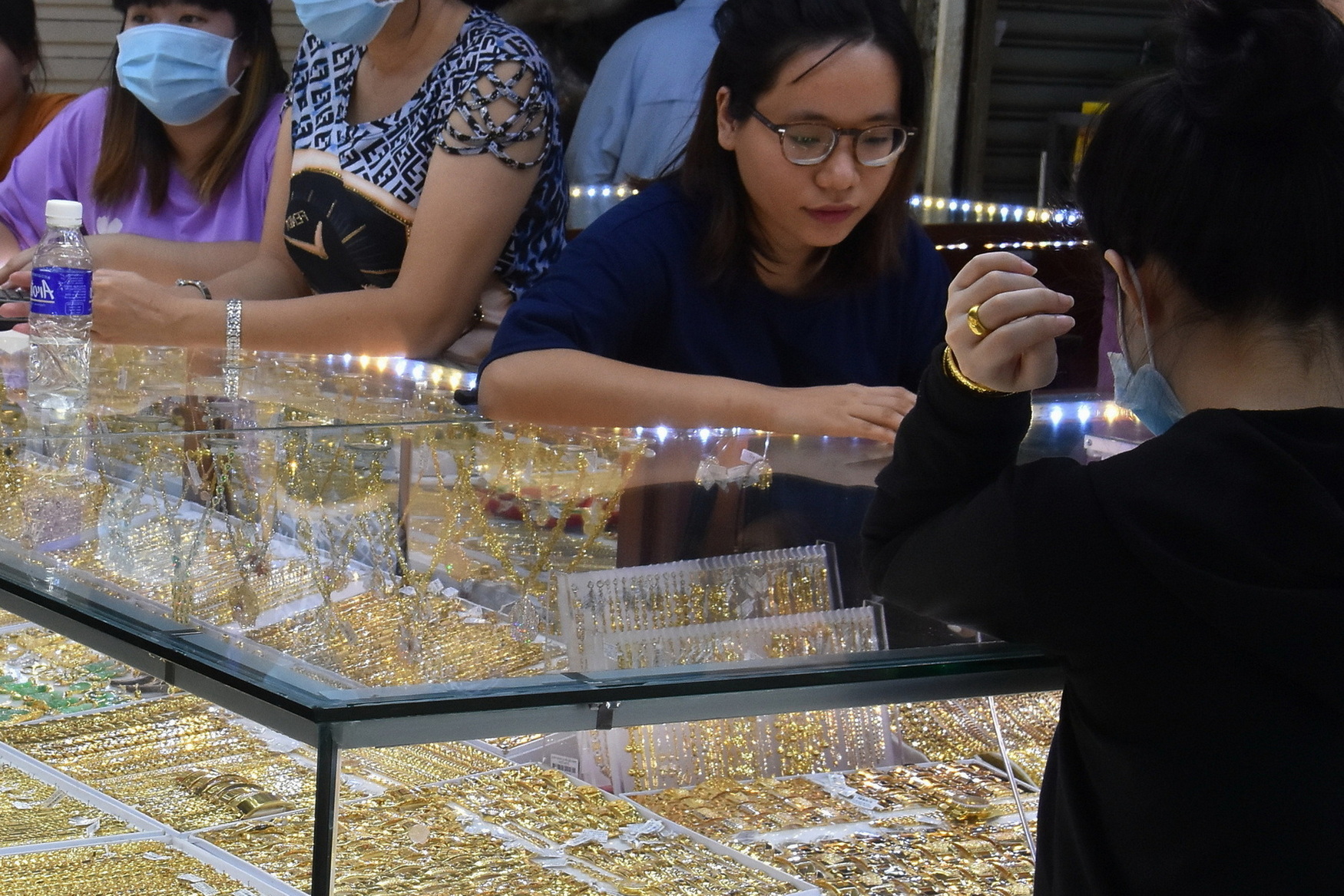 Giá vàng hôm nay, 7-5: Tiếp tục đi lên- Ảnh 1. Giá vàng hôm nay, 7-5: Tiếp tục đi lên- Ảnh 1.