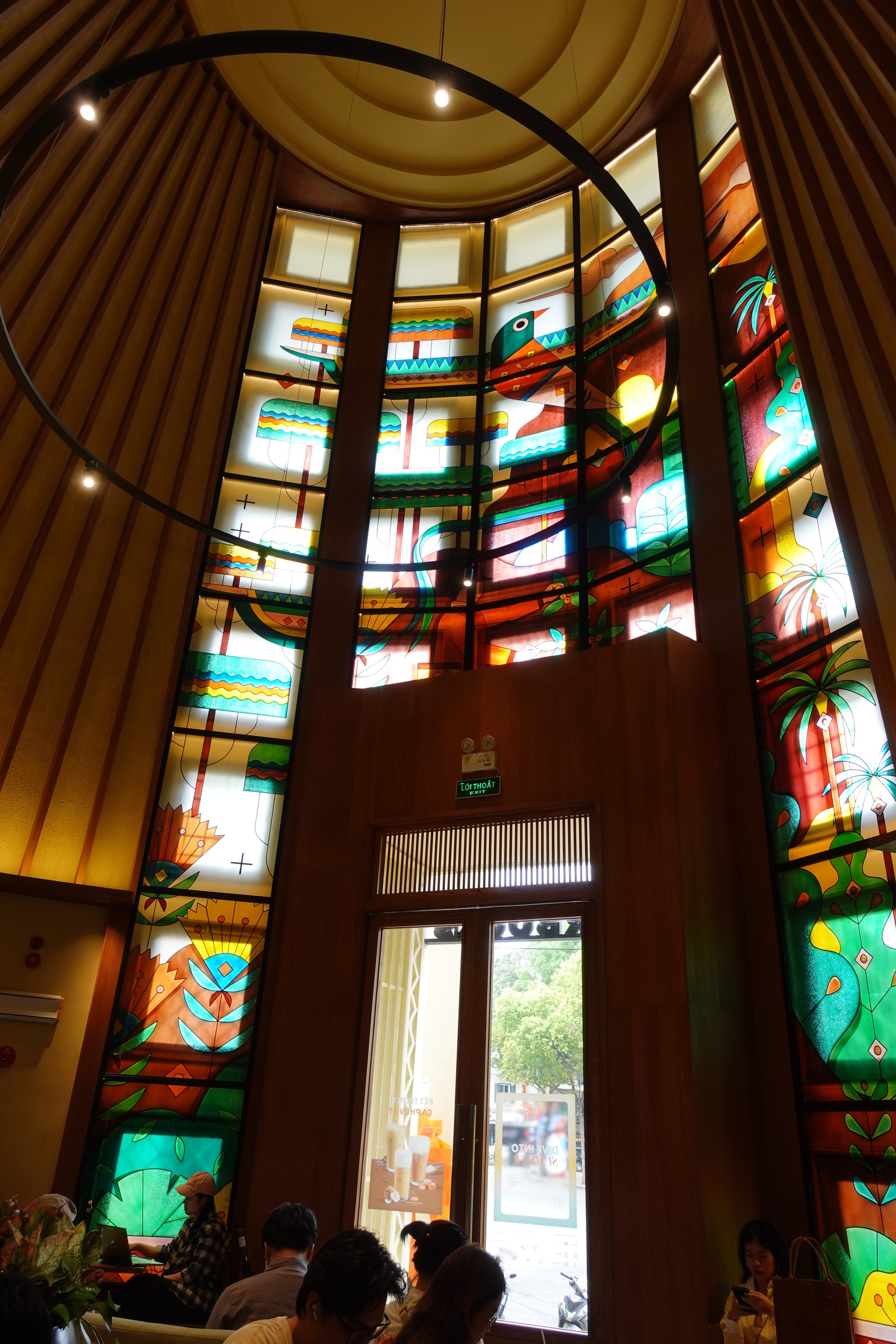 Starbucks Bưu Điện Hà Nội vừa mở đã đông kín, nhưng lại có 1 điểm trừ khiến dân tình tiếc nuối- Ảnh 6.