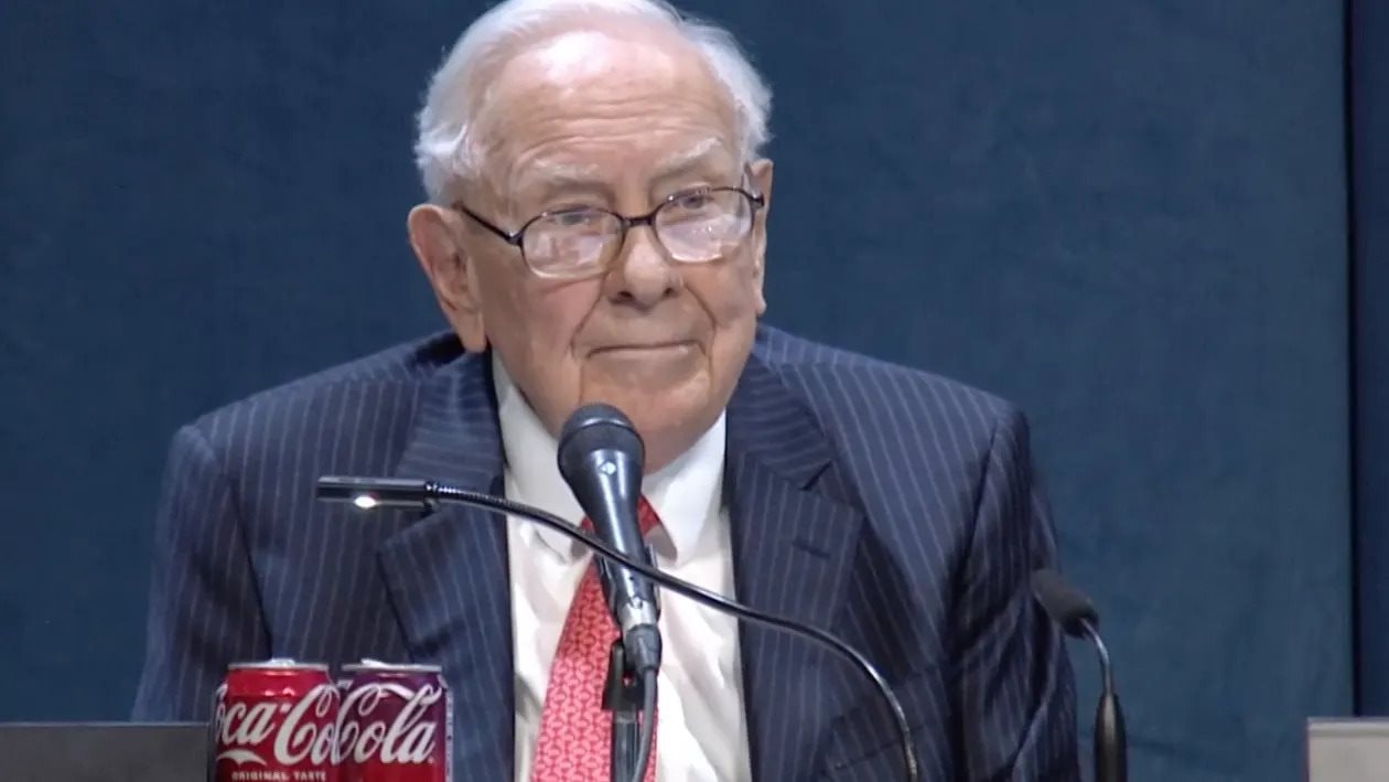 Warren Buffett: Mới đi làm đừng quan tâm tới lương, thay vào đó hãy tập trung vào một 'yếu tố cực kỳ quan trọng' khác- Ảnh 1. Warren Buffett: Mới đi làm đừng quan tâm tới lương, thay vào đó hãy tập trung vào một 'yếu tố cực kỳ quan trọng' khác- Ảnh 1.