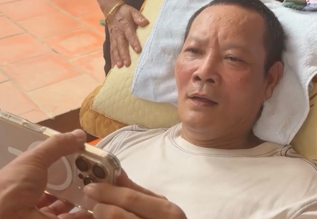 Sau cơn đột quỵ 2024, đến nay diễn viên Thái Hòa vẫn liệt nửa người, không nói được: 5 dấu hiệu cảnh báo sớm- Ảnh 1.