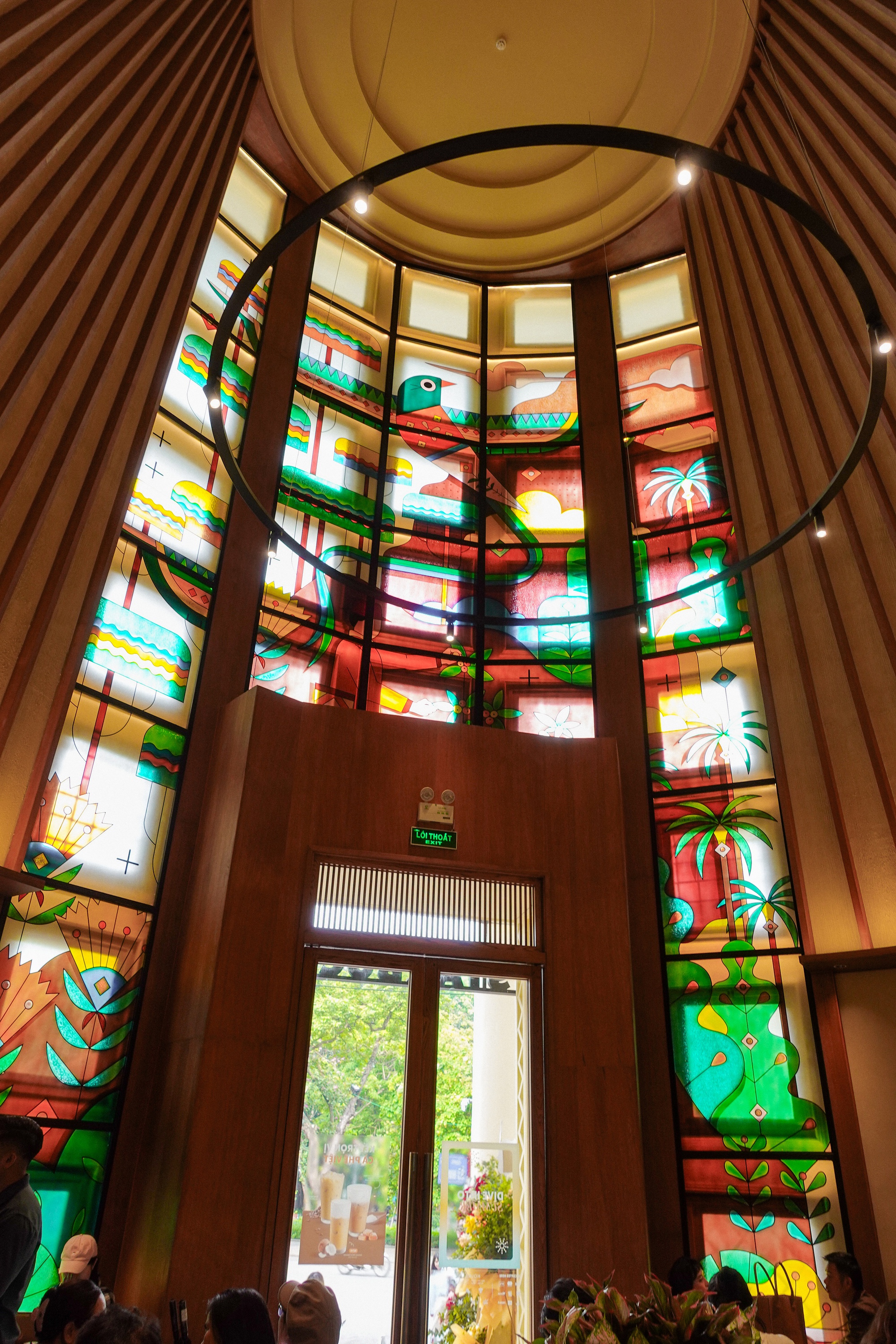 Starbucks Bưu Điện Hà Nội vừa mở đã đông kín, nhưng lại có 1 điểm trừ khiến dân tình tiếc nuối- Ảnh 8.