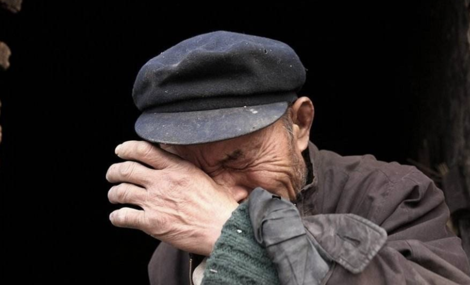 Lái xe 5000km về quê đón bố chồng lên sống chung sau khi chồng qua đời, con dâu sốc với bí mật giấu kín suốt 10 năm: "Sao bố lại làm vậy?"- Ảnh 2.