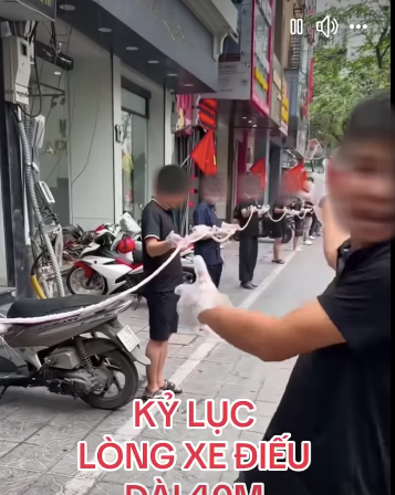 TikToker "Thế Lòng Se Điếu" xin lỗi vì bộ lòng "chỉ 25-27m" chứ không dài 40 m- Ảnh 1. TikToker "Thế Lòng Se Điếu" xin lỗi vì bộ lòng "chỉ 25-27m" chứ không dài 40 m- Ảnh 1.