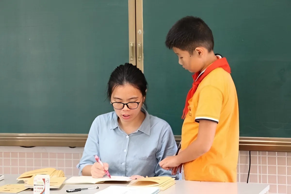 Dự kiến bỏ mức phạt đình chỉ: Rất nhân văn nhưng nếu không có cơ chế đi kèm, học sinh hư dễ "nhờn", "coi trời bằng vung"- Ảnh 1. Dự kiến bỏ mức phạt đình chỉ: Rất nhân văn nhưng nếu không có cơ chế đi kèm, học sinh hư dễ "nhờn", "coi trời bằng vung"- Ảnh 1.