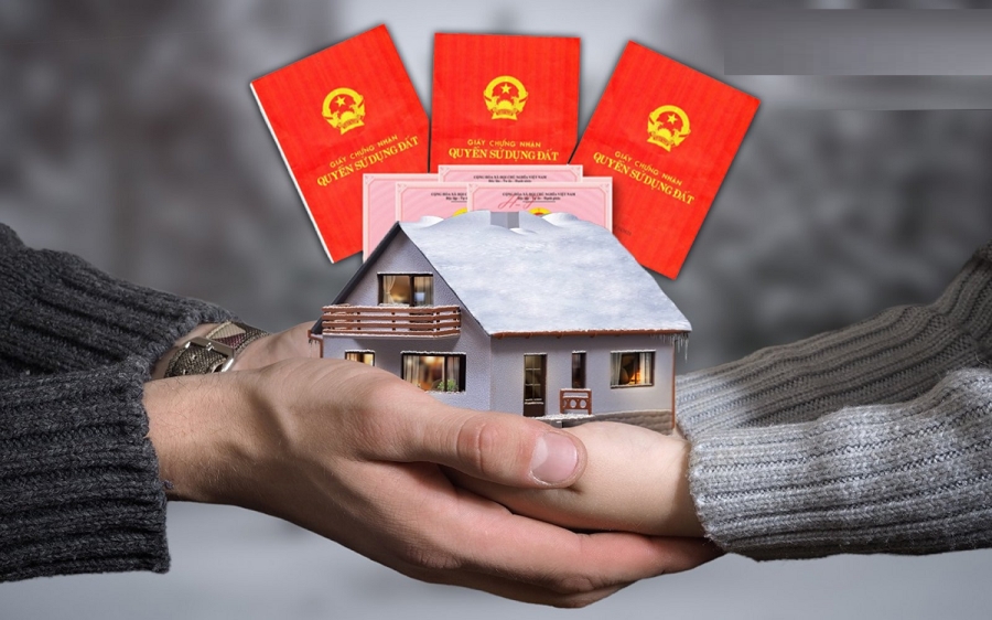 Năm 2025, cha mẹ muốn sang tên sổ đỏ cho con nhất định phải biết những quy định này: Cần làm gì, mất phí bao nhiêu?- Ảnh 1.